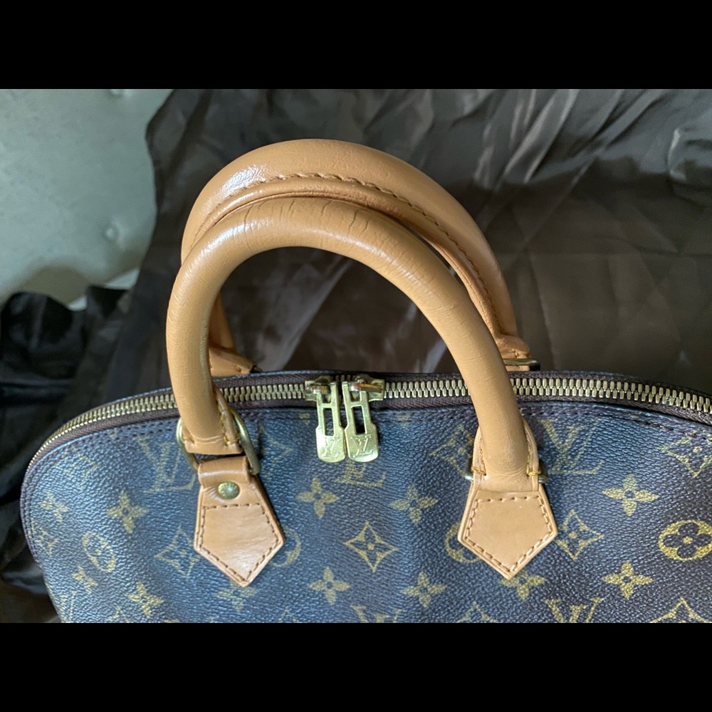 SOLD- Authentic Vintage Louis Vuitton Alma - Picture 5 of 8